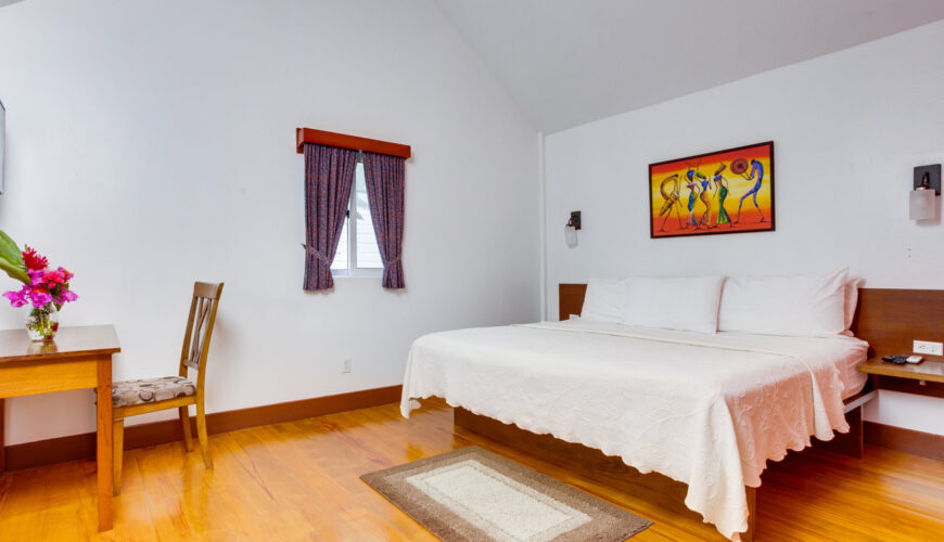Deluxe Cottages (One King Bed)