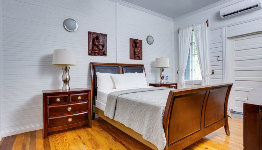 Locked-Off Bedroom & Bath (One Queen Bed)