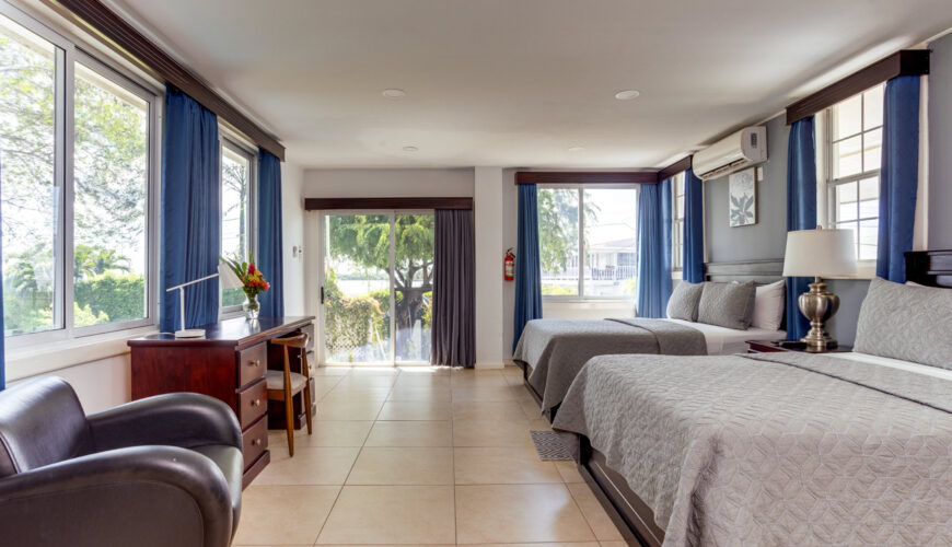 Panoramic Room with Kitchenette (Two Full Beds)